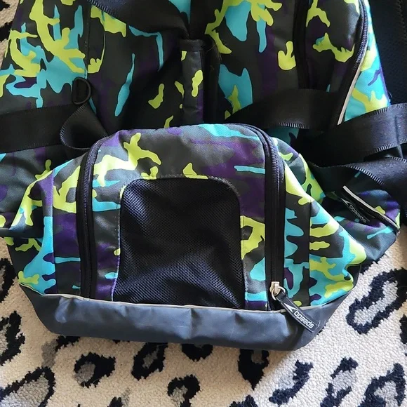 Speedo Teamster 35L Duffel Bag Blue, Green, and Black Camo - Picture 3 of 7